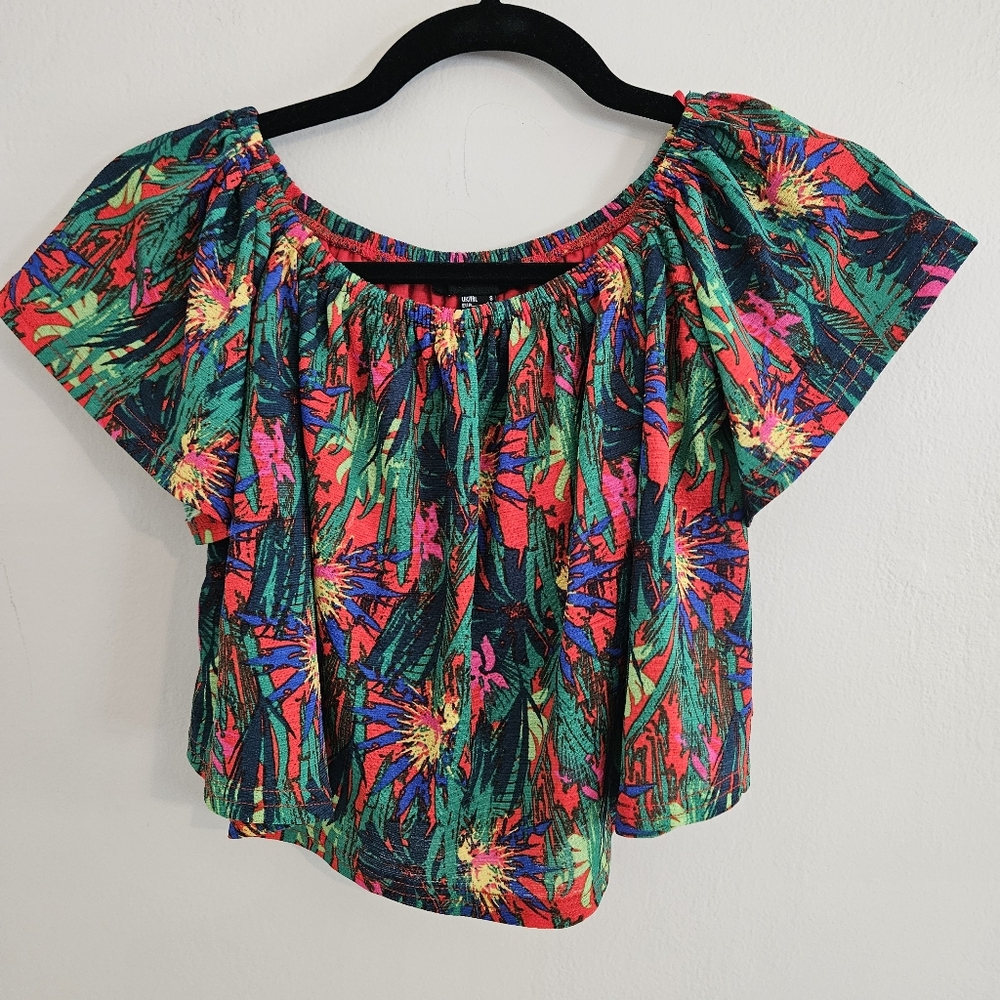 Atmosphere Tropical Floral Leaves Print Crop Top Red Blue Green Size 4 Small
